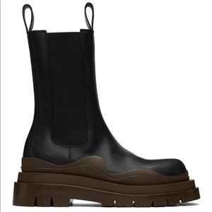 Bottega Veneta
chunky two-tone leather boots
